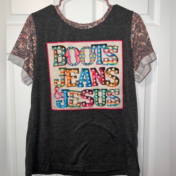 Southern Grace Tops - Wanderer by Southern Grace tee size small
